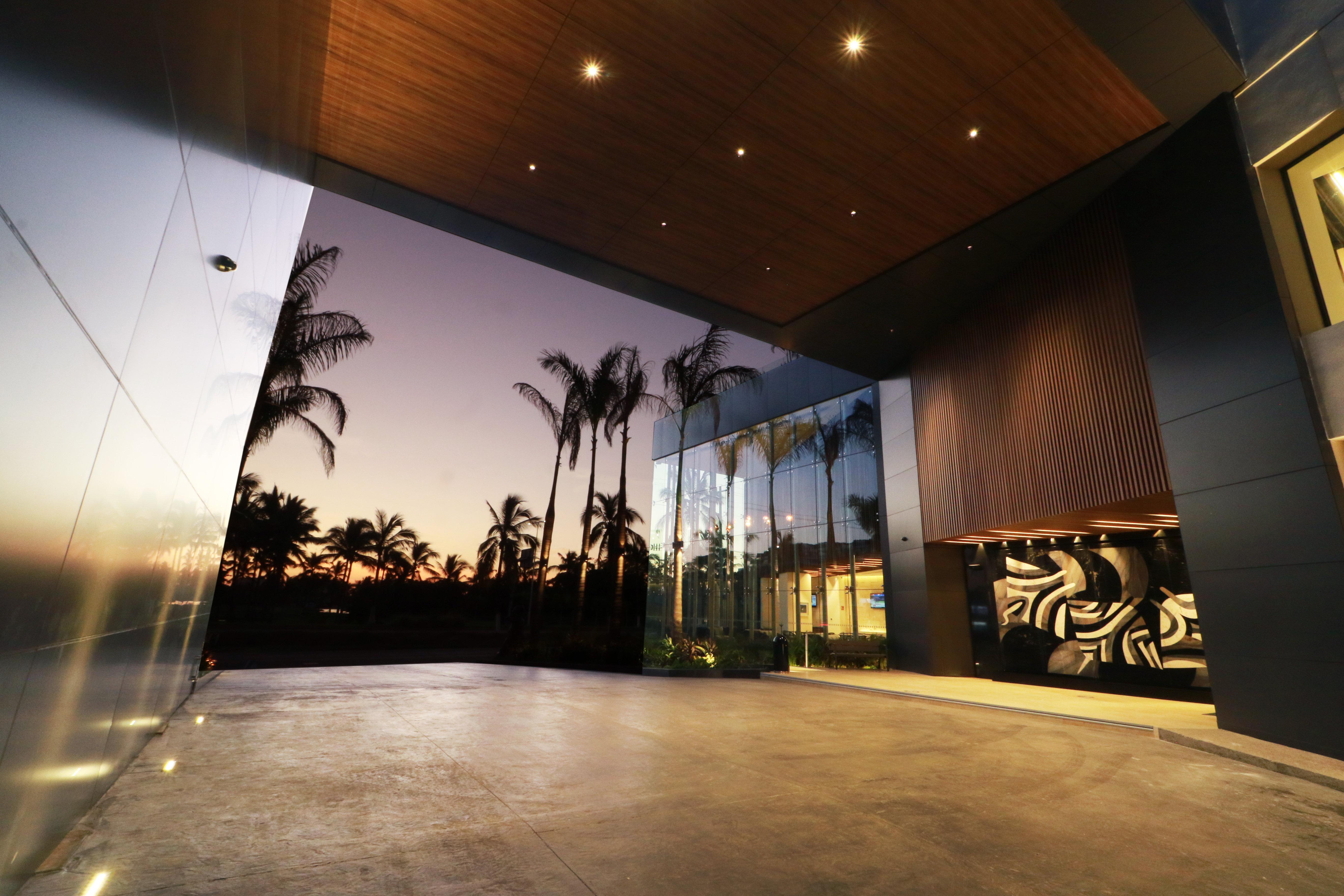 Holiday Inn & Suites - Puerto Vallarta Marina & Golf By Ihg Экстерьер фото